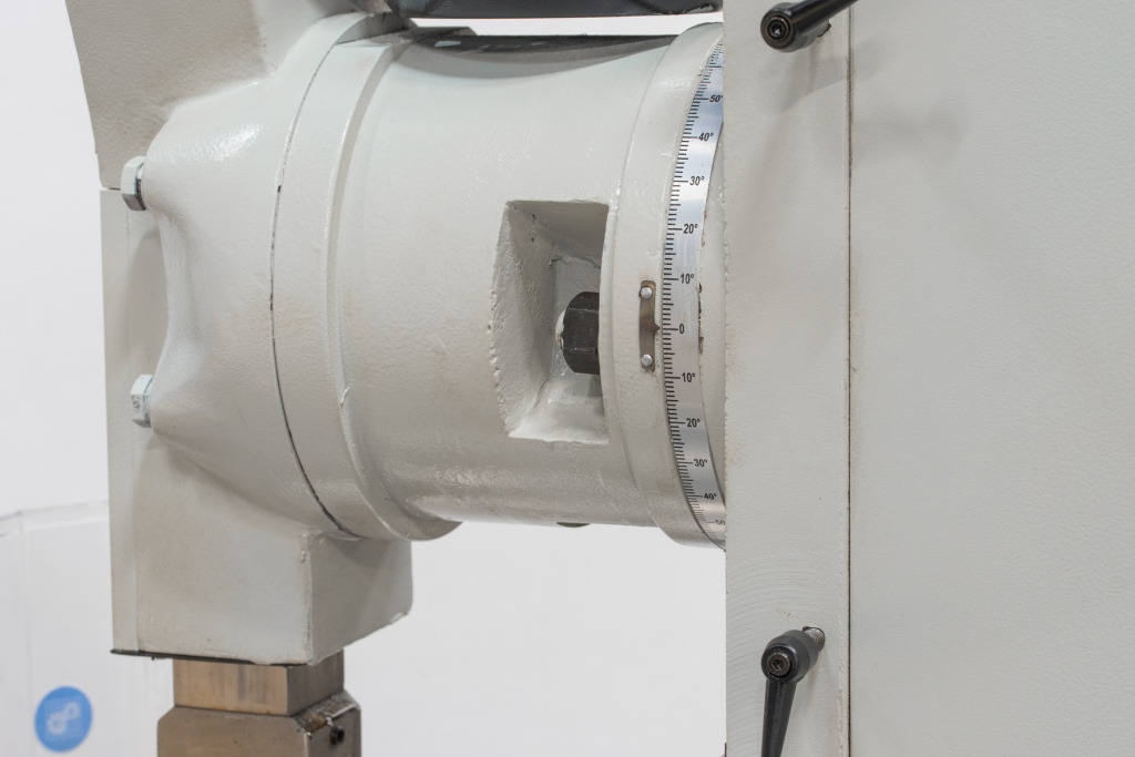 B7100_4.jpg B7100_4.jpg