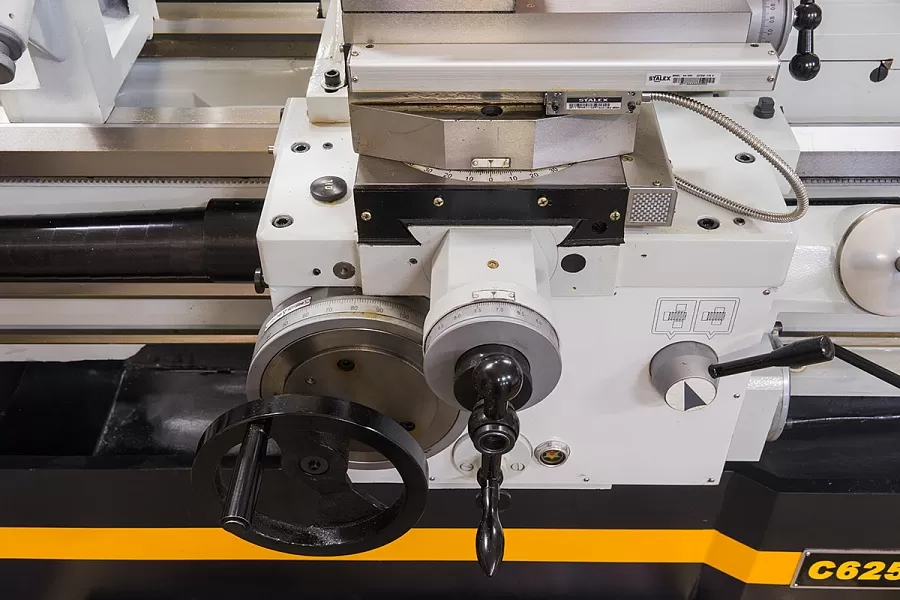 Станок токарно-винторезный STALEX C6256/2000